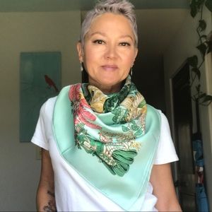 Hermès Chapeau silk scarf never worn